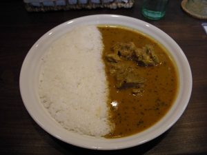 お店で人気No.1のチキンカレー