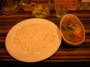 トマトとほうれん草のチーズカレー