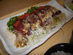 初かつおのっけ盛と鶏唐揚げ定食（メイン）