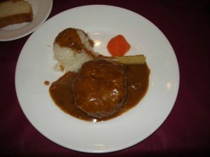 ランチのメイン（ハンバーグ）
