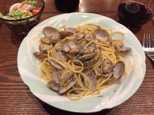 アサリのペペロンチーノ with チリのレッドワイン