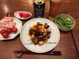 茄子とイカのピリ辛炒め with 東京クラフトビール