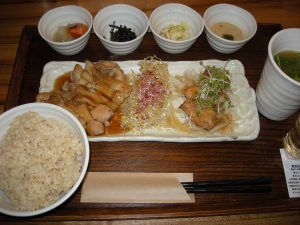 若鶏照り焼きとカジキまぐろの竜田揚げ盛り合わせ御膳