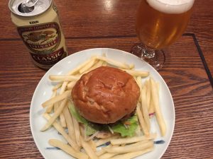 自家製チーズバーガー with クラシックラガー