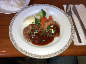 メンチカツとコロッケのランチ