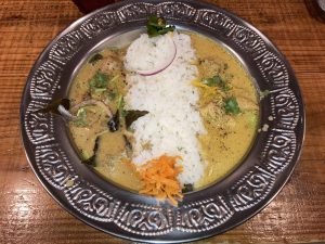 レモンチキンカレーとホタテカレーの盛り合わせ