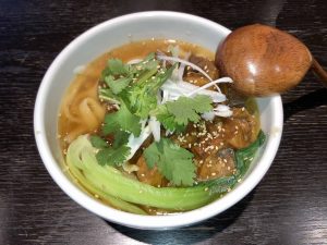 牛肉入り刀削麺