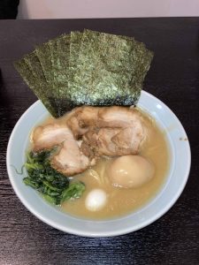 圭壱トッピング増し醤油豚骨ラーメン